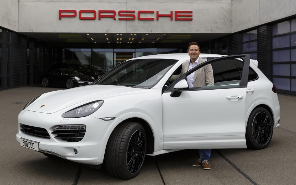 L'heureux propriétaire du 500 millième Porsche Cayenne
