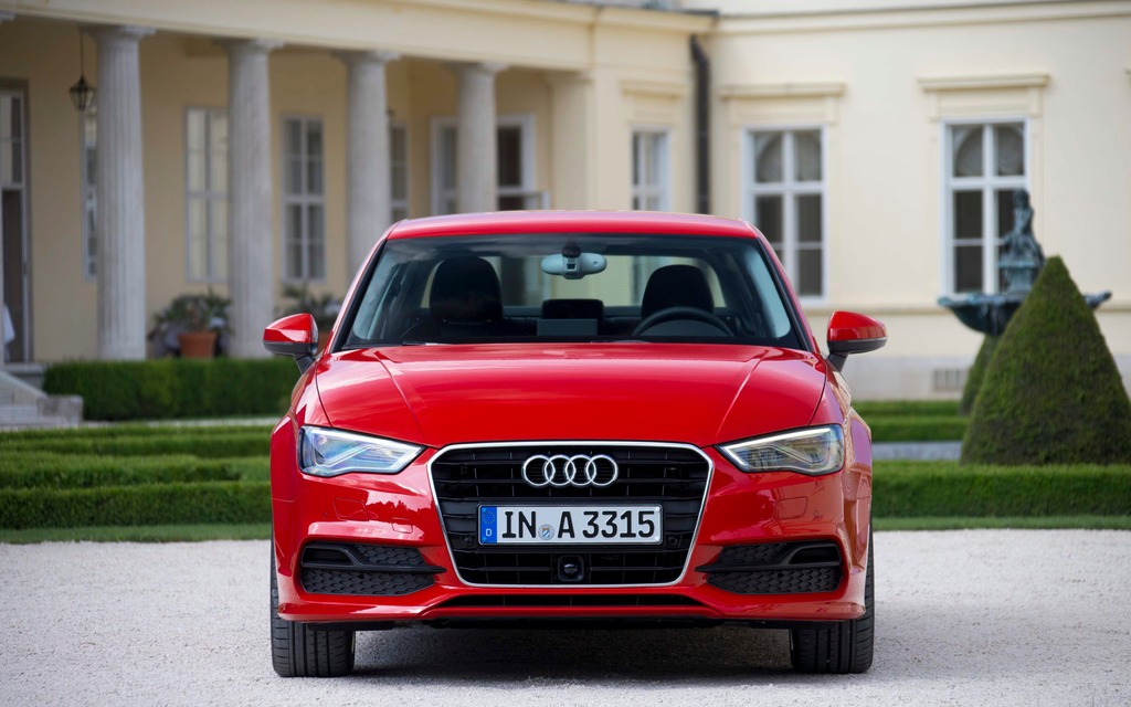 Audi A3 2015 - Remarquez les prises d'air élargies à l'avant