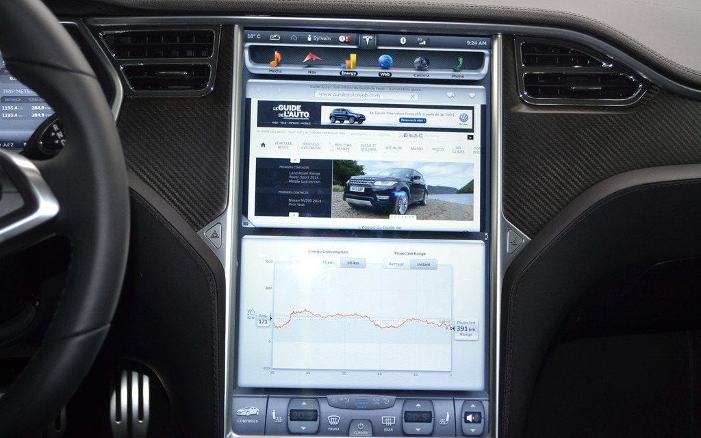 There is a 17-inch touch screen located in the middle of dashboard.