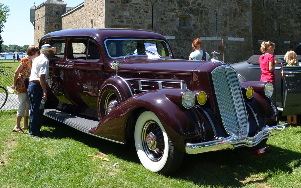 Merci Gina Gervais pour ce très beau Pierce-Arrow Limousine 1938.