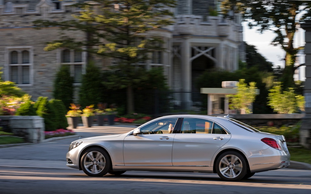 Mercedes-Benz Classe S 2014 - Dans le quartier Yorkville de Toronto