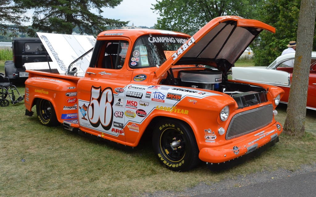 Équipé pour veiller tard! Chevrolet Apache 1956 de Luc Mathieu