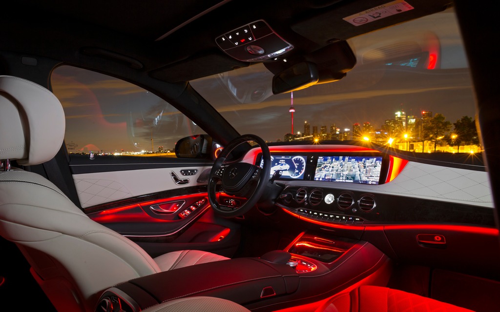 2014 Mercedes-Benz S-Class - LED interior lighting.