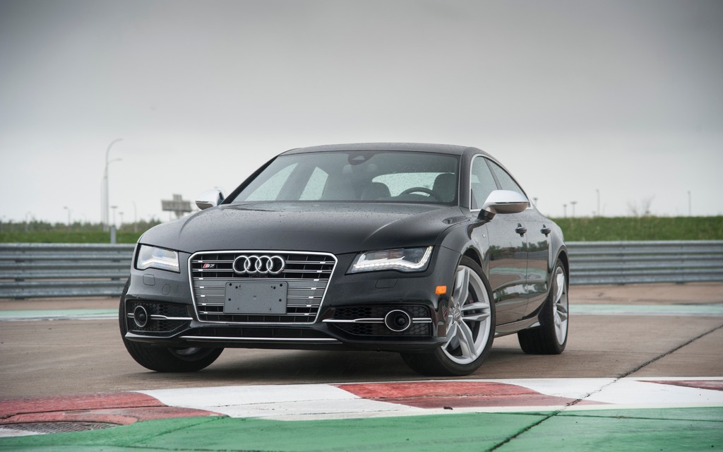 Ауди рассказы. Audi a7 2014. Audi s7 2014. Audi a7 s line 2014. Audi a7 c7.