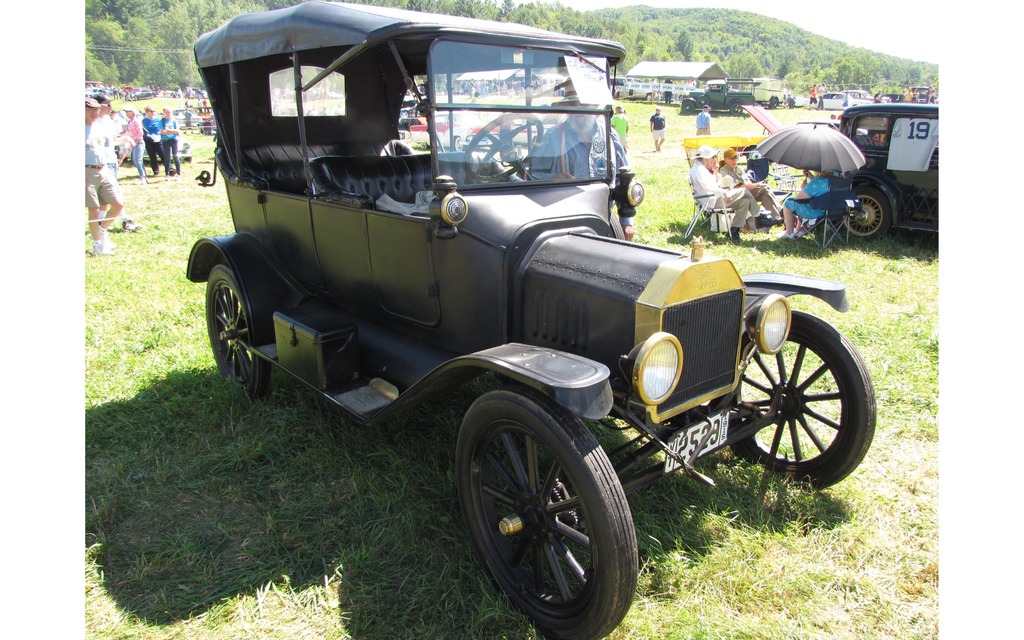 1915 Ford Model "T" (Owner: Hamilton Hayes)