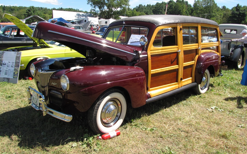 1941 Ford Super D (Owners: Normand and Janet Boisvert)