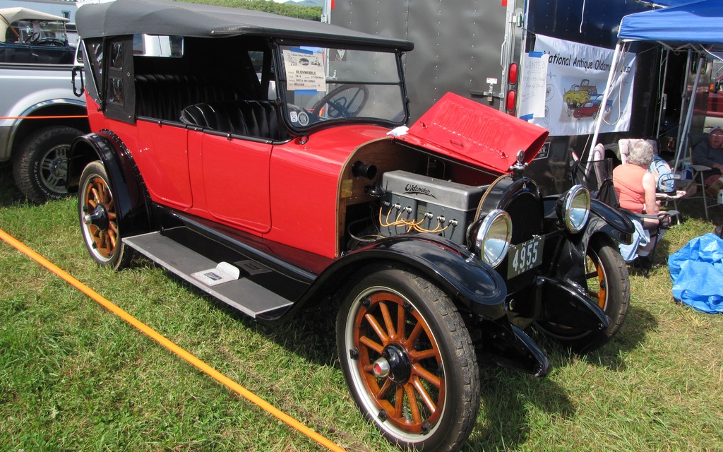 1918 Oldsmobile 37-Touring (Owners: Dot and Sky Borst)