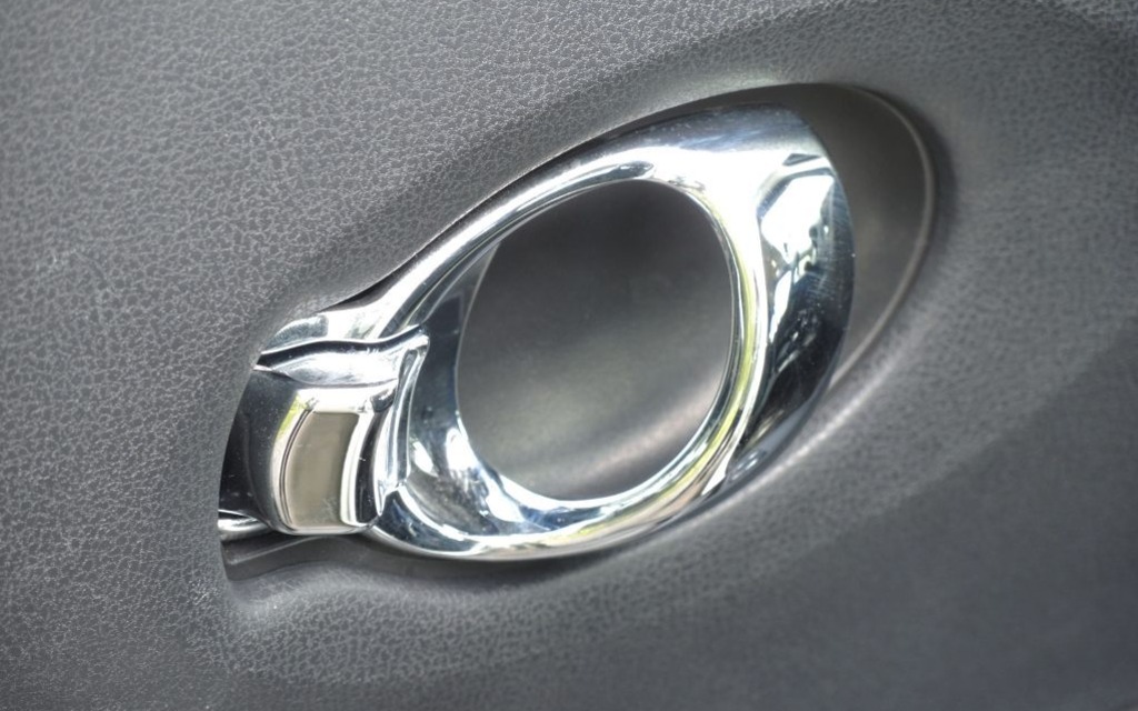 Door handles: advantage Nissan.