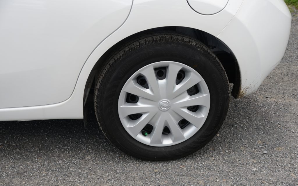  Both cars feature low-resistance tires.