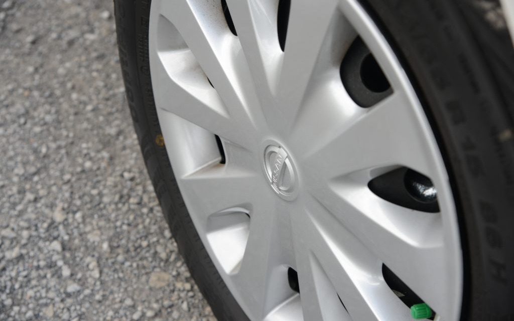   The basic trim of the Versa Note comes with hubcaps.