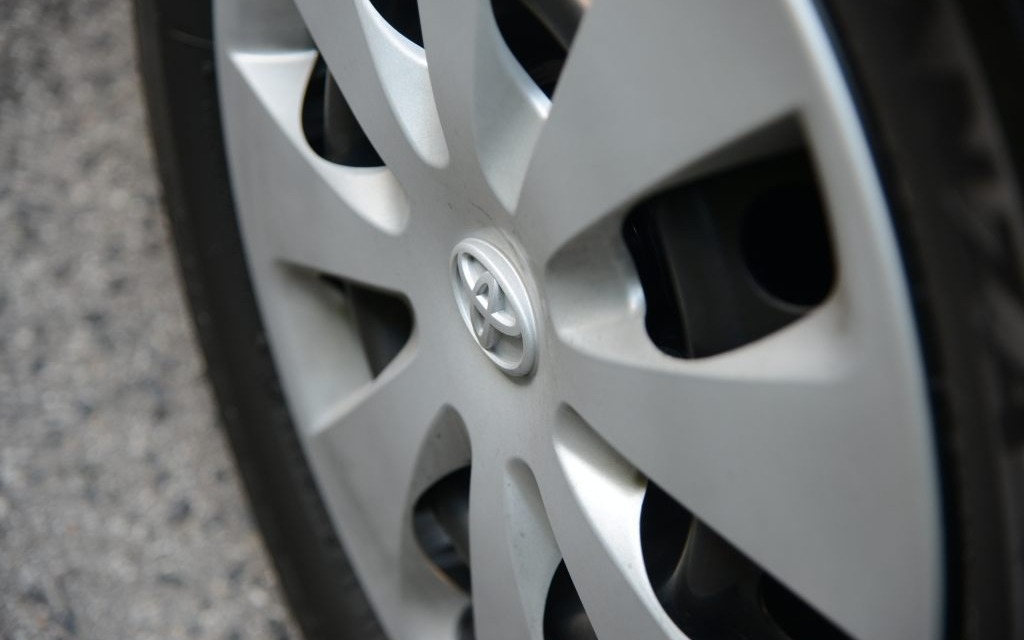 As on the Versa, the hubcaps come factory standard.