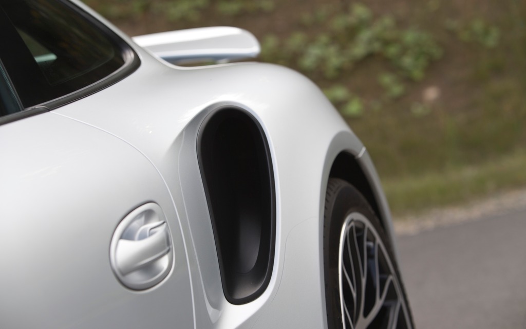 Porsche 911 Turbo S 2014 - Prises d'air latérales