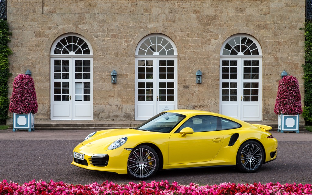  The 2014 Porsche 911 Turbo in front of the Gräflicher Park Resort Hotel.