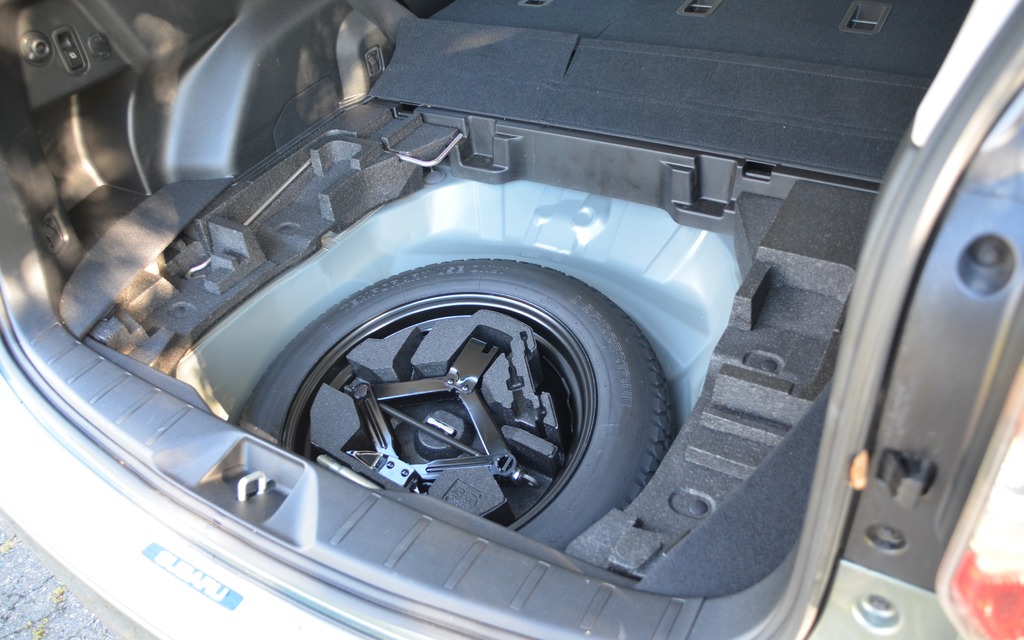 Pneu de secours. Un accessoire de plus en plus rare.