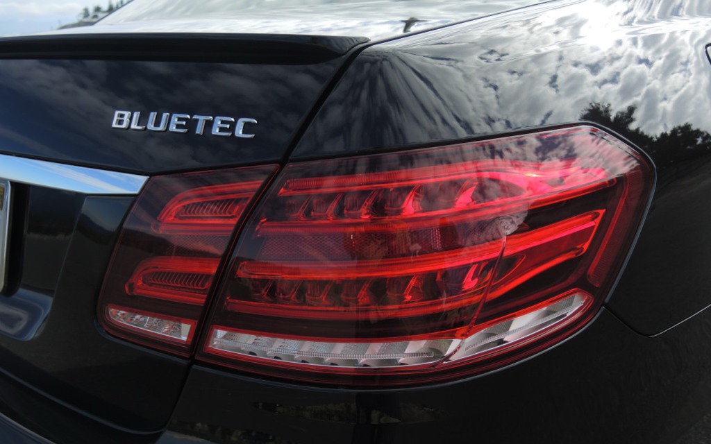 The taillights are equipped with fibre optics.