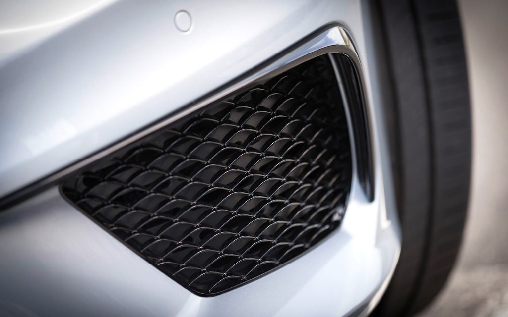 Oversized front air intakes with shiny black integrated fins.