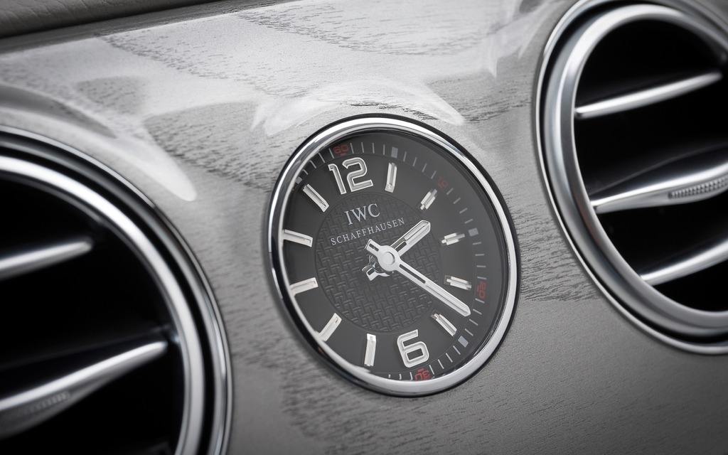  IWC Schaffhausen analog clock located in the middle of the dash.