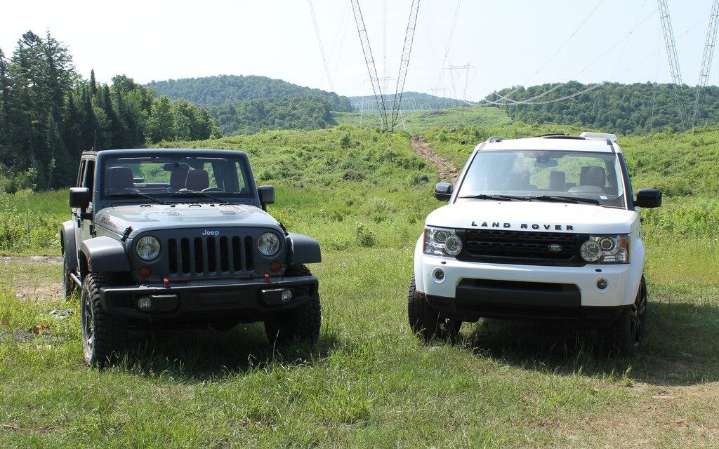Jeep Wrangler Vs Land Rover Lr4 Mud Or Champagne The Car Guide