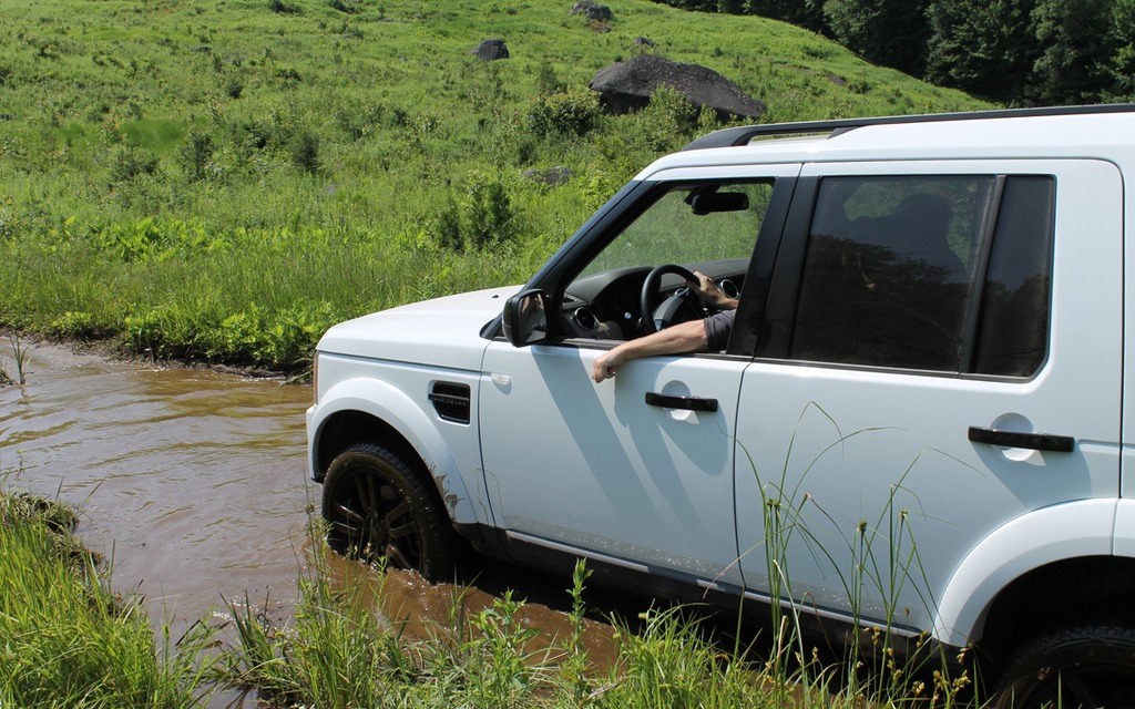 The LR4 comes with a 4x4 system that should please "normal” drivers. 