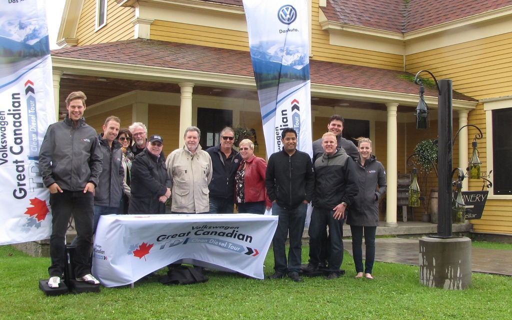 Photo de groupe prise au Magnetic Hill Winery