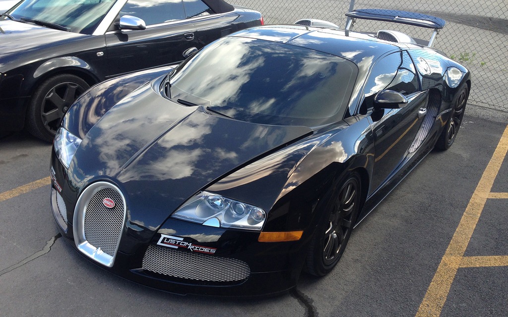 The first time I saw the Veyron at Custom Rides in Laval.