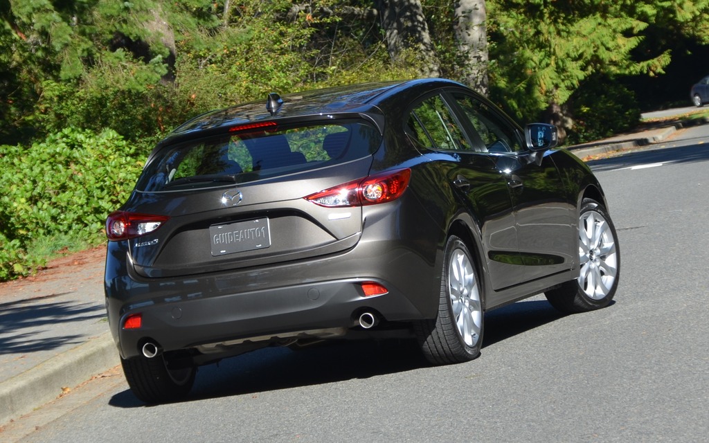 L'arrière de la Mazda3 ressemble, un peu, à celui du CX-5