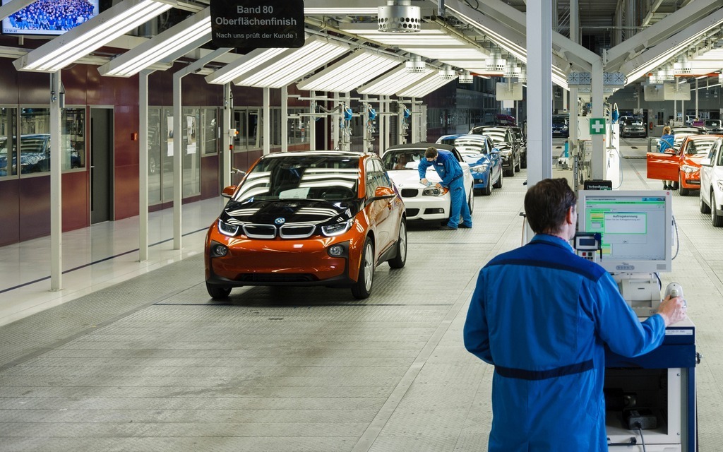 BMW i3s on the assembly line
