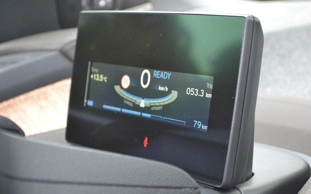 This screen displays basic vehicle information.