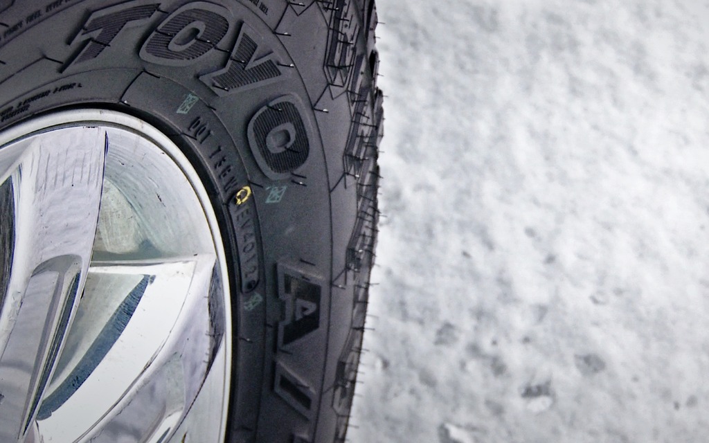 Traction d'un pneu sur la neige, Uniroyal - le Pneu Pluie