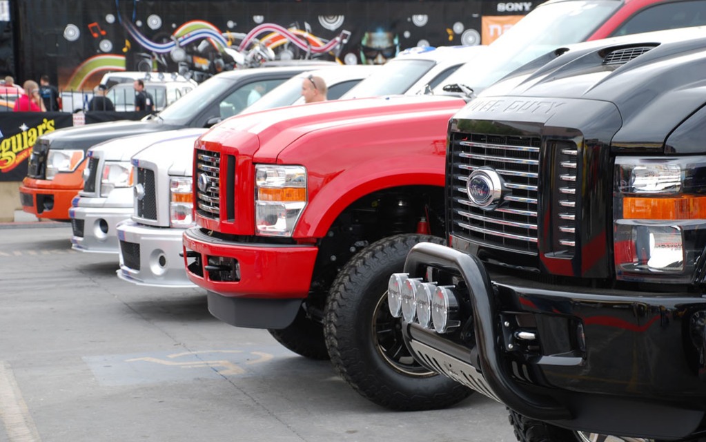 Camions exposés à l'extérieur