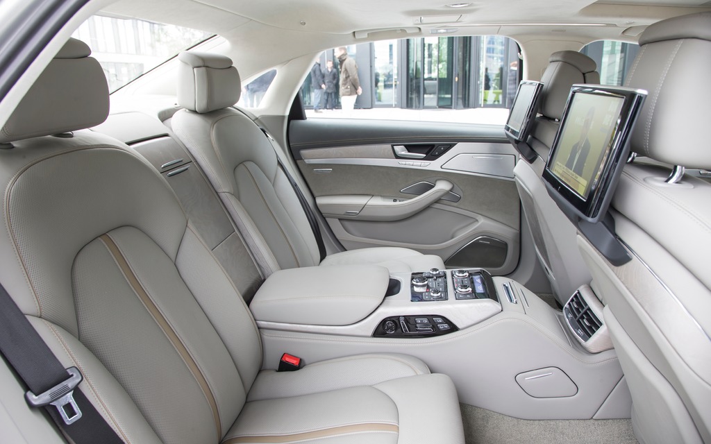 Audi A8L 2015 - Le grand confort des places arrière