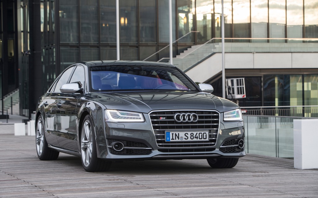 2015 Audi S8 - Lowered Singleframe grille and new air intakes.
