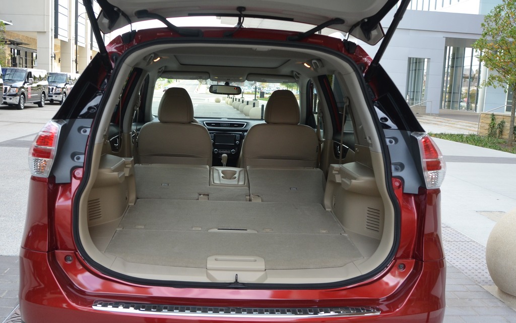 Once the seats are lowered, the cargo space increases to 1982 litres.