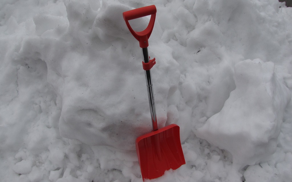 5- Telescopic shovel: Just as handy as the ice scraper. 