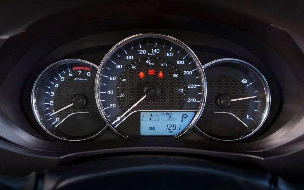  The information provided below the speedometer is practical.