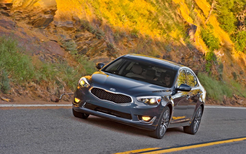 The underrated Cadenza is shifted via a six-speed automatic transmission.