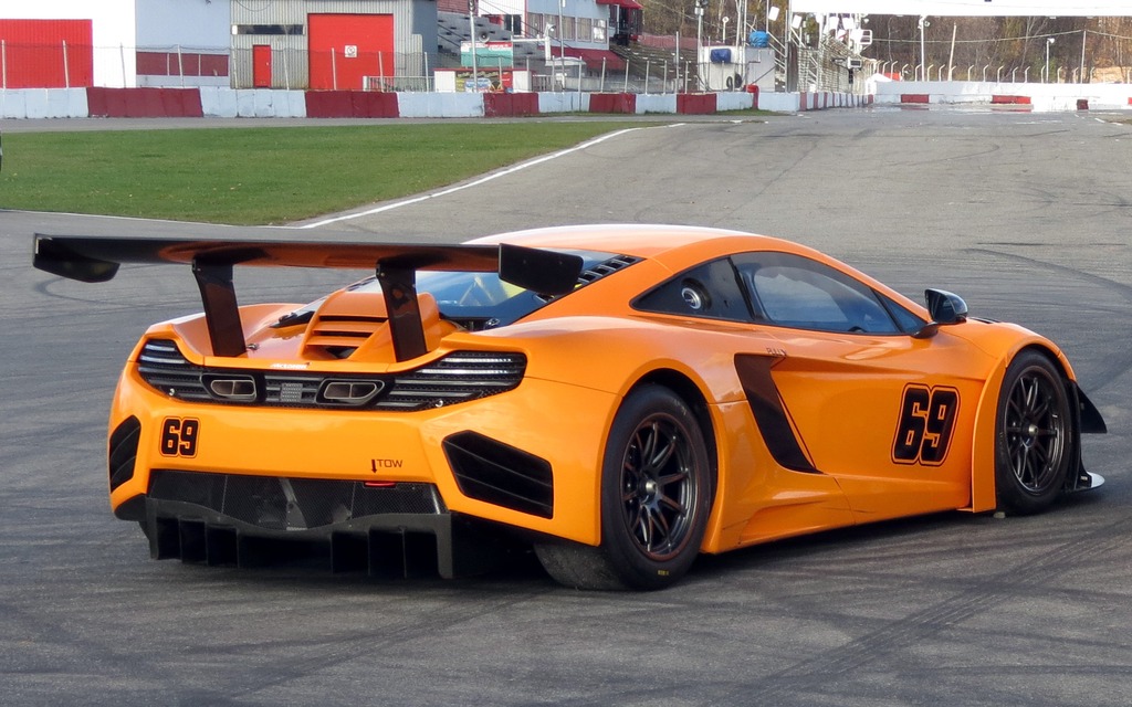The GT’s huge carbon-fibre spoiler was lent to the McLaren F1 GTR.