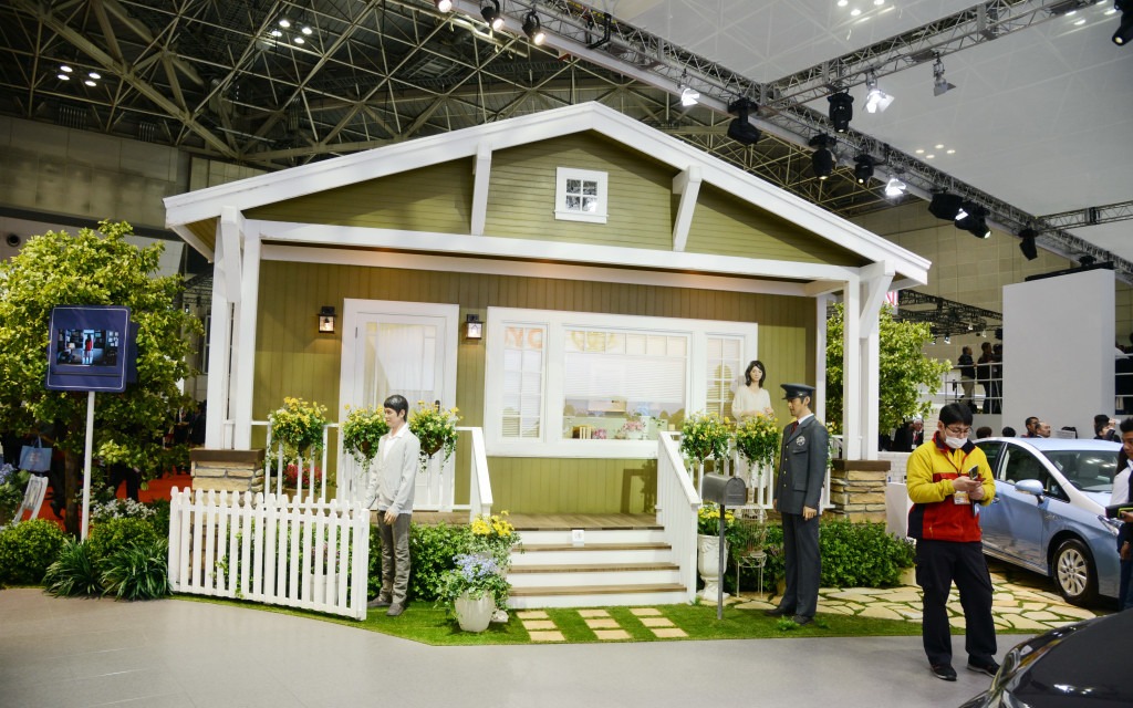 Toyota a profité de l'occasion pour mousser ses maisons préfariquées.