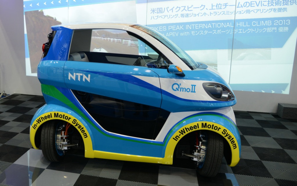 Cette micro voiture est propulsée par quatre moteurs roues.