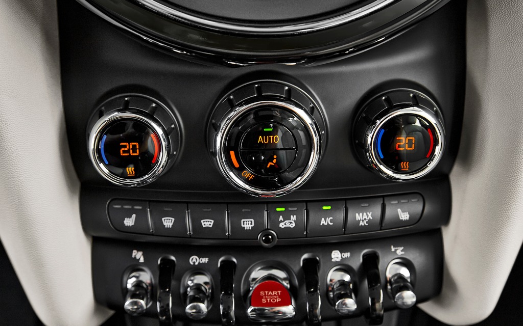 The red toggle, in the centre, starts the engine.