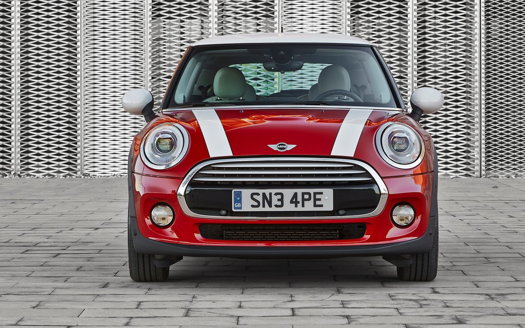 The new MINI face (Cooper).