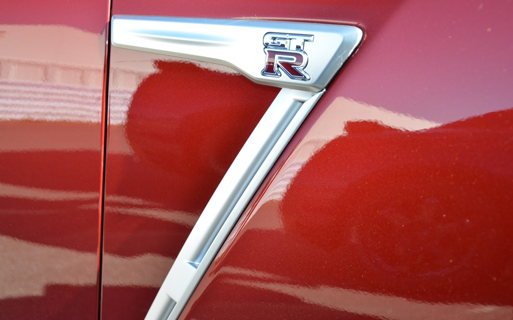 New front fender emblem on 2015 Nissan GT-R