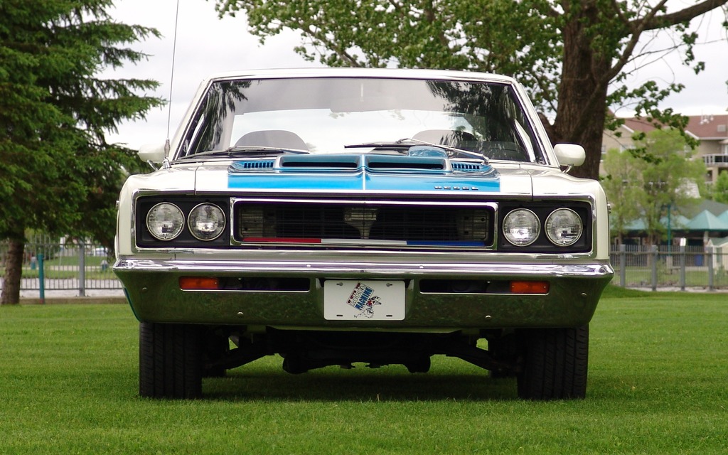 Les voies avant et arrière sont égales, soit 60 pouces exactement.