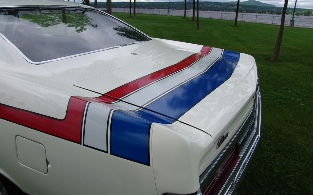 Les bandes rouge, blanche et bleue sont réfléchissantes.