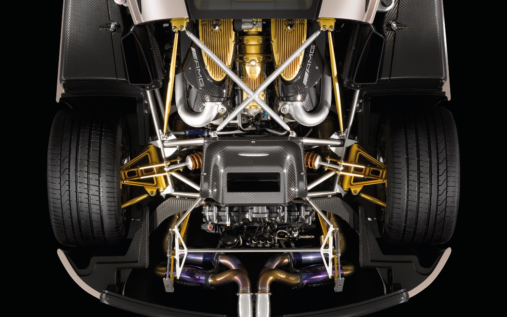 Le moteur Mercedes-Benz AMG V12 produit 700 chevaux !