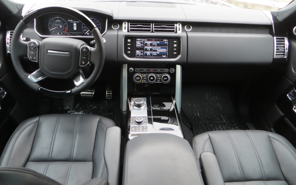 The fit and finish of the Range Rover Supercharged's trim was excellent.