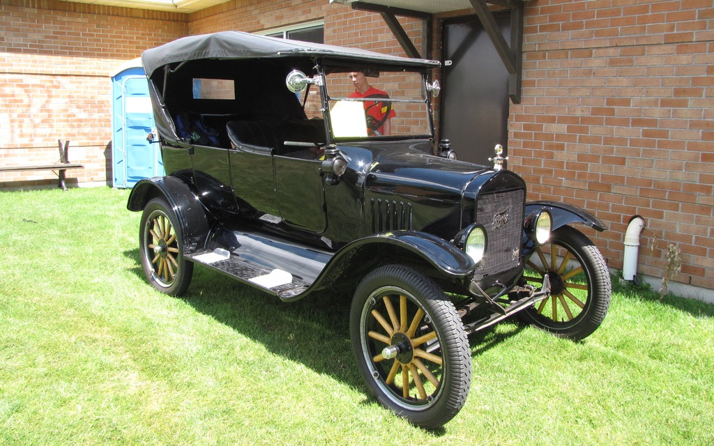 Ford Touring 1924 (Propriétaire: Claude Ménard)