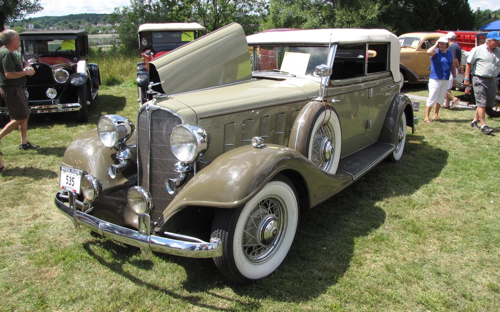 McLaughlin sedan transformable 1933 (Propriétaire: Richard Coulombe)