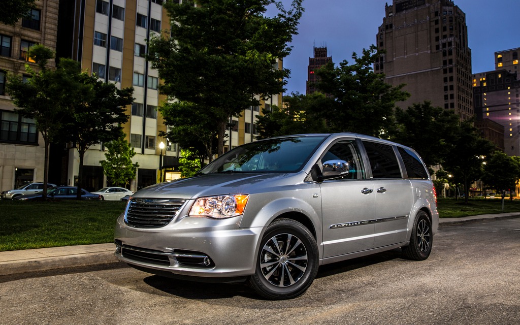 2014 Chrysler Town & Country Touring-L 30th Anniversary Edition