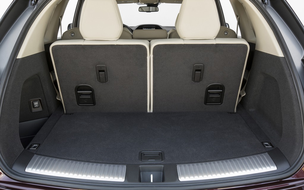 When the seats are all up, there is just 425 litres of space in the trunk. 